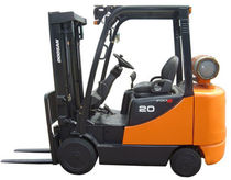 carrello elevatore termico a nastri cavi (gas, GPL) 4 000 - 6 500 lb Doosan Infracore America Corporation