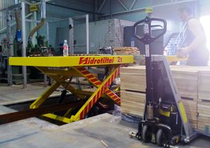 piattaforma elevatrice a forbice da officina