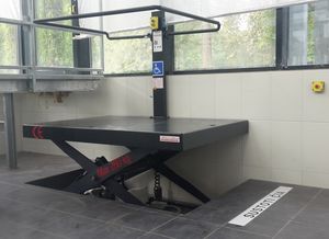 elevatore per persone disabili / a forbici / idraulico / verticale