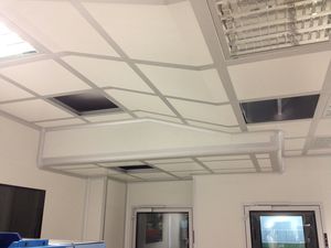 pannello sandwich per controsoffitto / anima in fibre sintetiche / rivestimento in alluminio / rivestimento in PVC