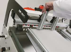 alesatrice convenzionale / ad azionamento manuale / multiassiale / semiautomatica