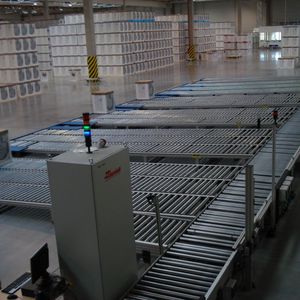 convogliatore a rulli / automatico / per movimentazione / da trasporto