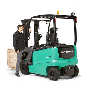 carrello elevatore elettrico / con conducente seduto / per movimentazione / 4 ruote