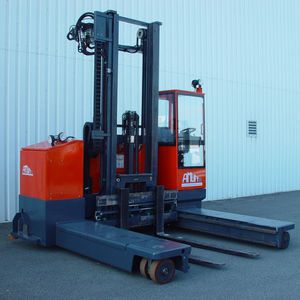 carrello elevatore elettrico / con conducente seduto / 4 ruote / multidirezionale