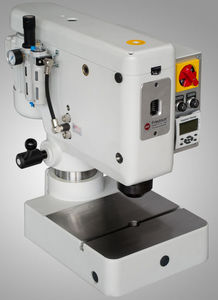ribaditrice manuale / pneumatica / radiale / da banco