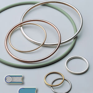 guarnizione a labbro / a molla / C-ring / in metallo