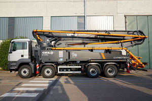 pompa autocarrata per calcestruzzo per cantiere