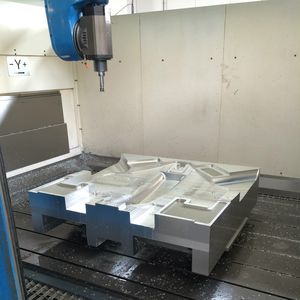 centro di lavoro 5 assi / verticale / a portale / per alluminio