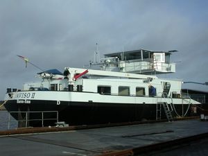 gru su chiatta / con braccio / per cantiere navale / idraulico