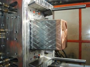 stampo per iniezione plastica per grandi serie / bicomponente / per pezzi tecnici / vaschette