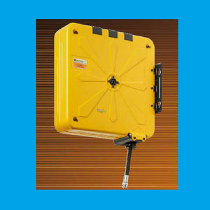 avvolgitore per tubo / a richiamo automatico / chiuso