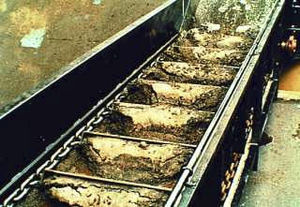 trasportatore raschiante / a catena / per cantiere di costruzione / inclinato