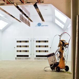 cabina di verniciatura a polvere aperta
