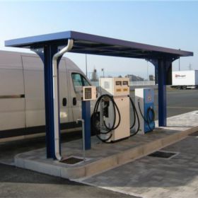 stazione di rifornimento a benzina