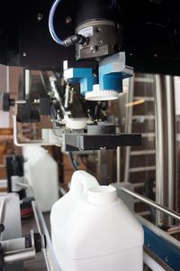 tappatrice con avvitatore lineare