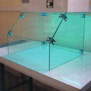 cappa PCR con irradiazione UV