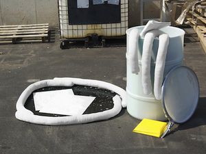 kit di pronto intervento antinquinamento per idrocarburi 1