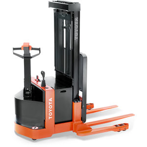 accatastatore elettrico
