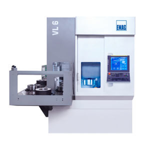 macchina di tornitura CNC