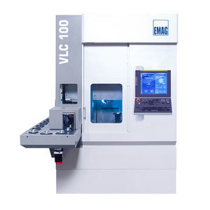 macchina di tornitura CNC