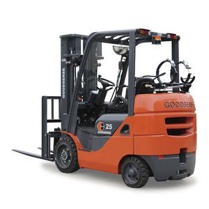 carrello elevatore con copertoni ad aria