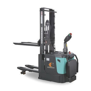 accatastatore per trasporto di 2 pallets allo stesso tempo