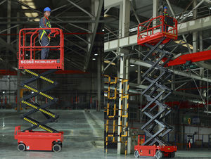 piattaforma elevatrice a forbice mobile