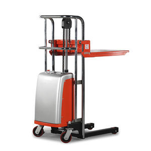 accatastatore con piattaforma