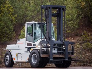 carrello elevatore con motore a combustione