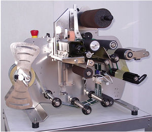 macchina di etichettatura semiautomatica
