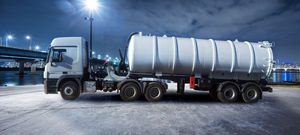camion-cisterna aspiratore