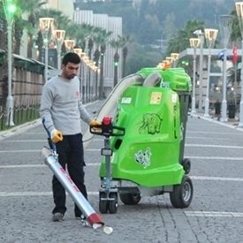 spazzatrice aspirante uomo a terra
