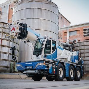 gru montata su camion