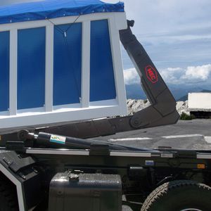 braccio di sollevamento a uncino per camion