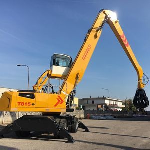 macchina di movimentazione materiali gommata