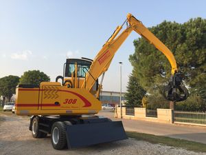macchina di movimentazione materiali gommata