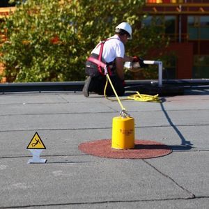 ancoraggio anticaduta per tetto