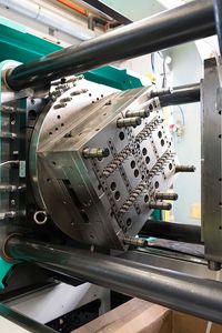 stampo per iniezione plastica multi cavità
