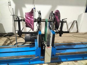 macchina equilibratrice per turbocompressore 1
