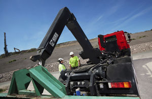braccio di sollevamento a uncino per camion 1