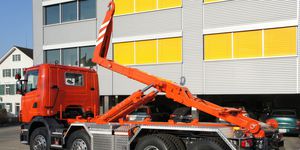 braccio di sollevamento a uncino per camion 1