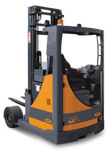 carrello elevatore retrattile elettrico 1