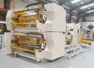 macchina per bobinaggio per materiale non tessuto