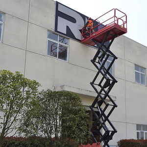 piattaforma elevatrice a forbice su ruota
