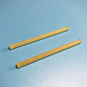 cristallo di granato di ittrio e alluminio drogato al Nd (Nd:YAG)