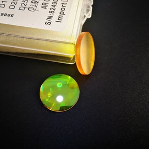 lente in seleniuro di zinco 1