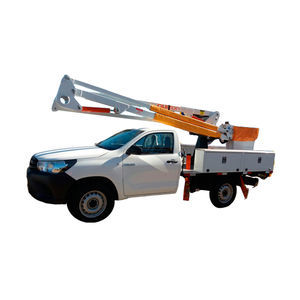 piattaforma articolata montata su camion