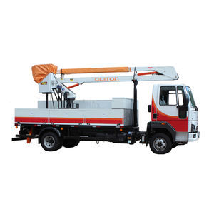 piattaforma articolata montata su camion