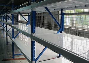 scaffali di stoccaggio