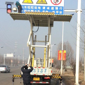 piattaforma elevatrice a forbice mobile 1